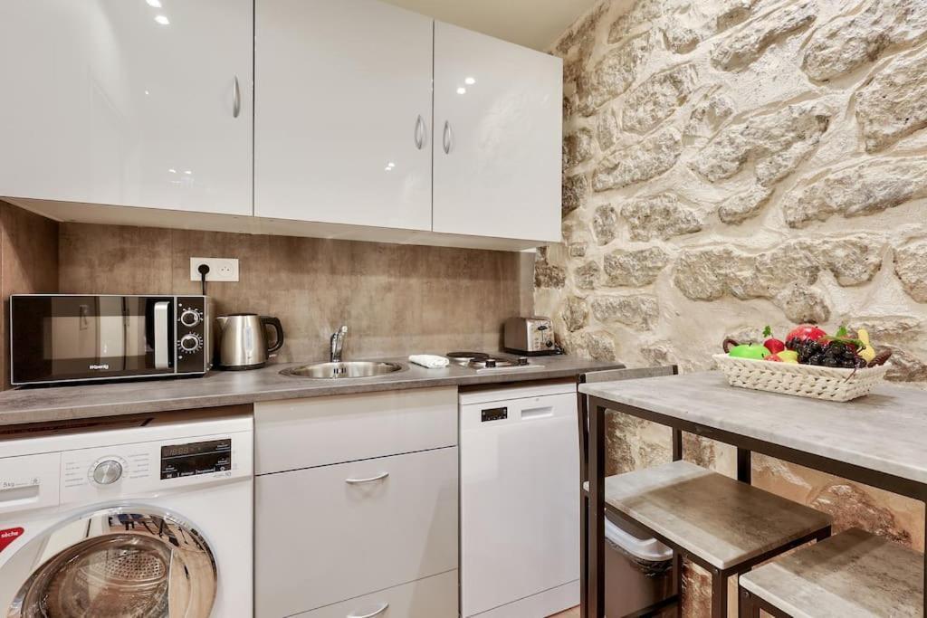 Apartament Studio Confortable Au Coeur De Paryż Zewnętrze zdjęcie